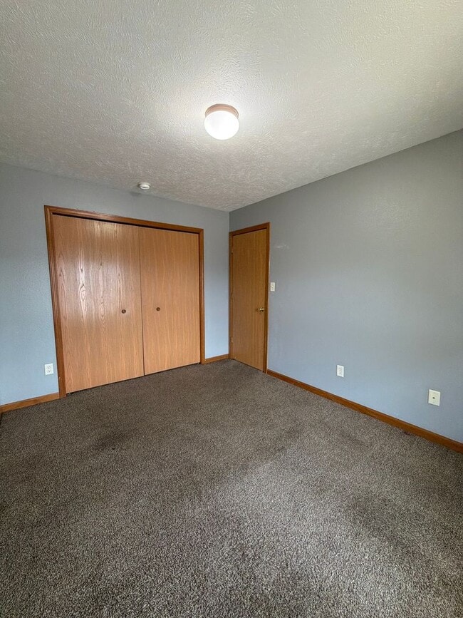 Building Photo - 269 Woodridge Ct