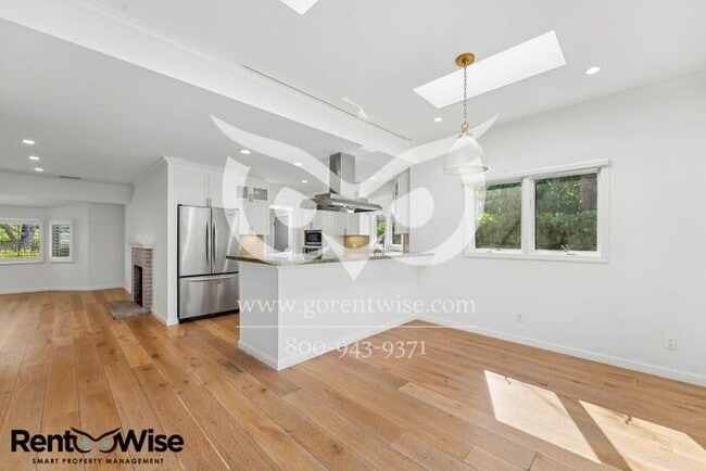 Building Photo - Short term lease only