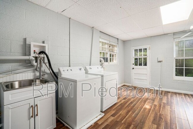 Building Photo - 175 Wavetree Dr