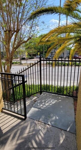 Building Photo - 1810 E Palm Ave