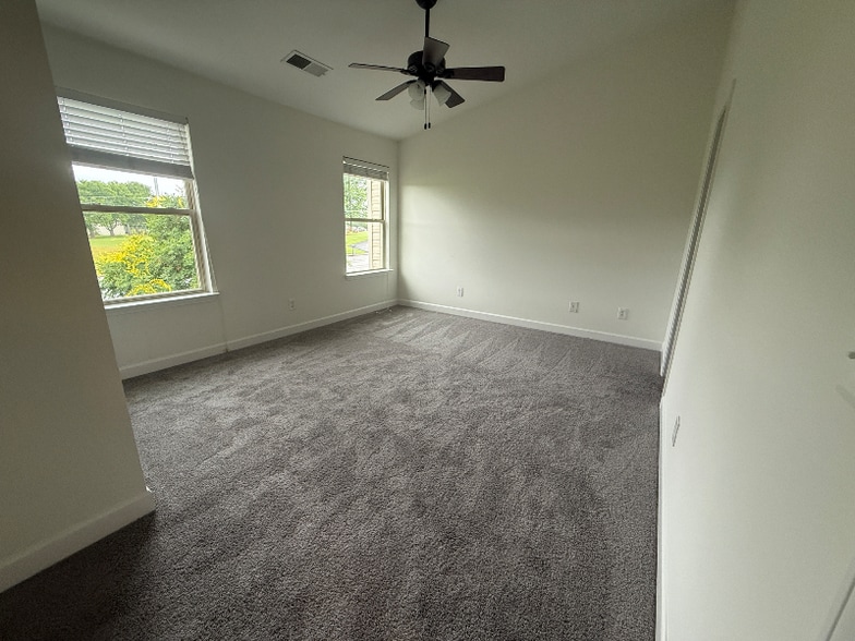 Building Photo - 387 Brooklet Ct