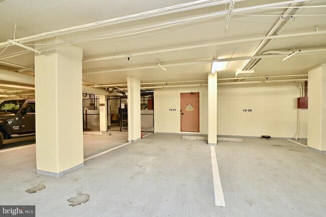 Building Photo - 1101 S Arlington Ridge Rd