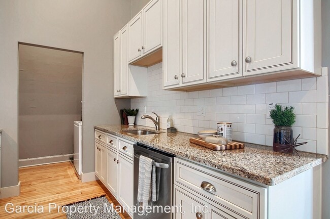 Building Photo - 1615 Hampton Ave