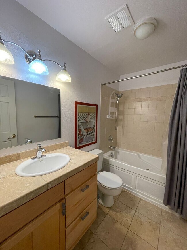 Building Photo - Lovely 3 BED / 2 BATH family home in Parkside neighborhood!