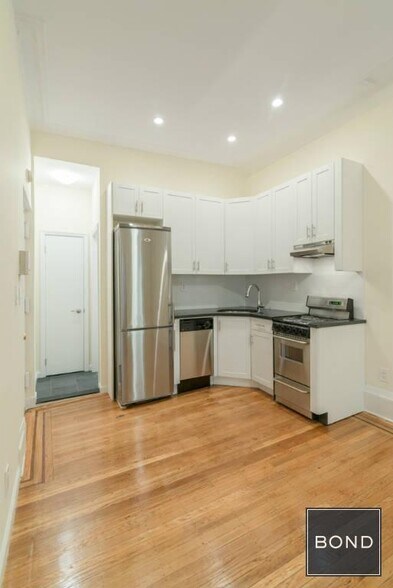 Building Photo - 218 W 72nd St