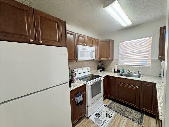 Building Photo - 704 NW 3rd Ave