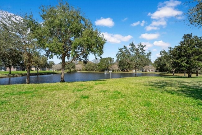 Building Photo - Cozy 4/2 Home Nestled in a Gated Community