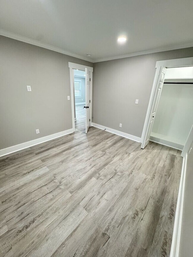 Building Photo - 2BR SFR with Updated Kitchen in Charlotte 28210