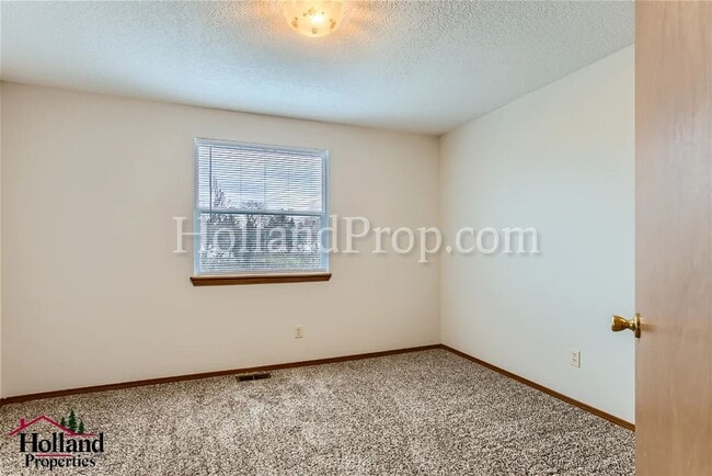 Building Photo - Gorgeous & Spacious Home 4 beds 3 bath!!!