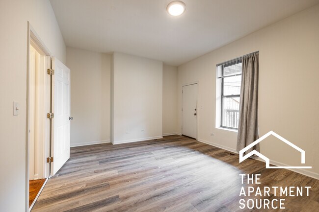 Building Photo - 2835 W Medill Ave