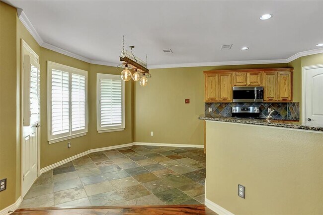 Building Photo - 3815 Sumner Ct