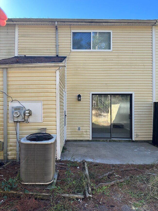 Building Photo - 320 Myrtlewood Cir