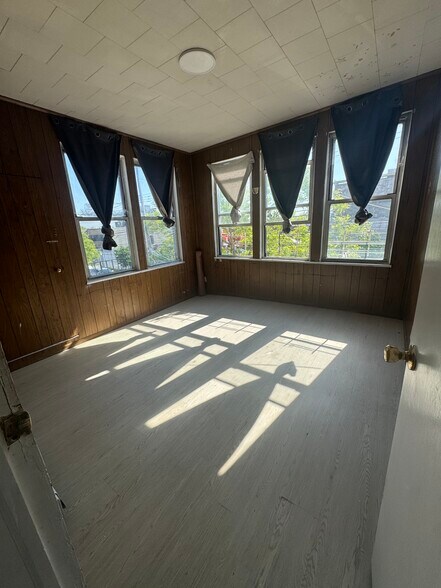 Building Photo - 1848 126th St
