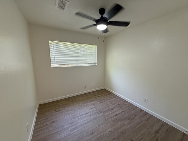 Building Photo - 1222 Tartan Ln