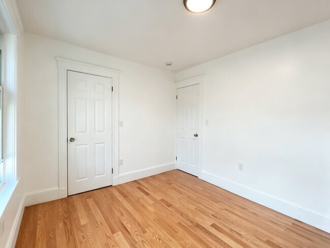 Building Photo - 135 Safford St