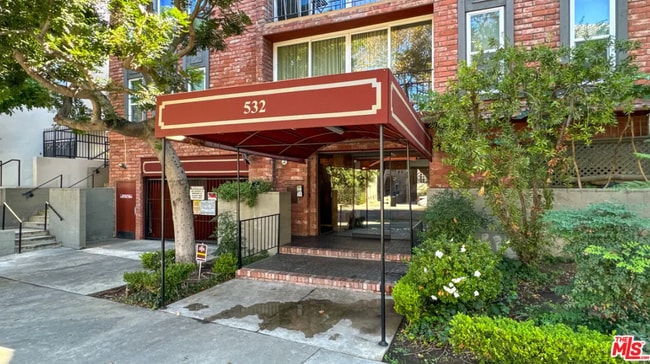 Building Photo - 532 N Rossmore Ave