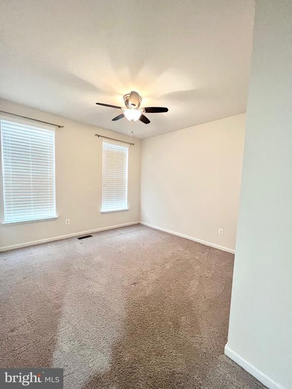Building Photo - 212 Almond Dr