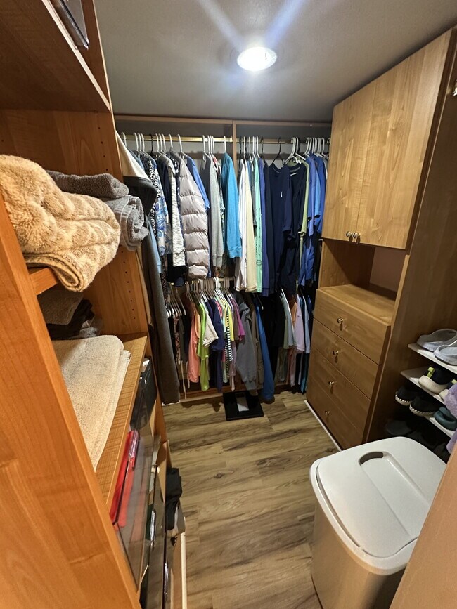 Building Photo - DIRECT RIVER CONDO