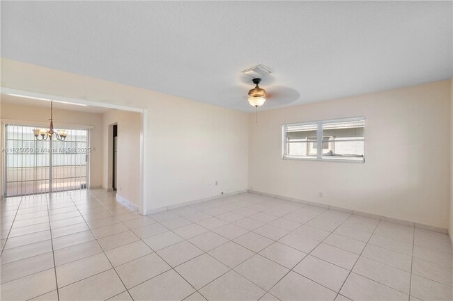 Building Photo - 6712 NW 70th Ct