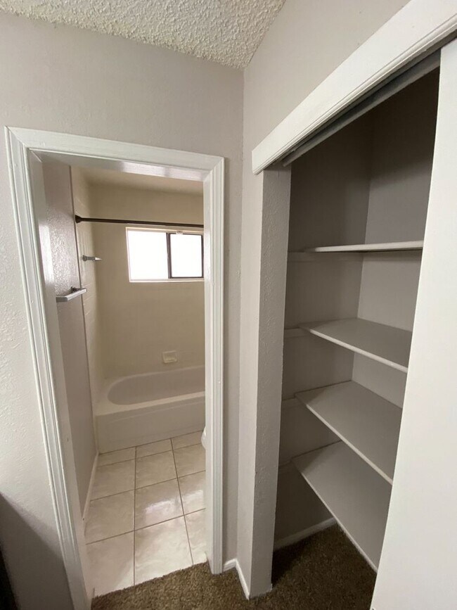 Building Photo - Home For Rent