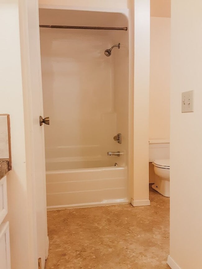 Building Photo - UTILITIES INCLUDED! Large 3 bed/ 1.5 bath ...
