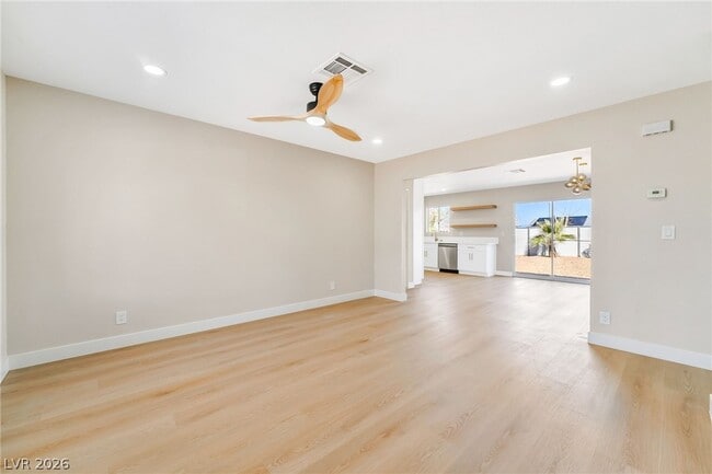 Building Photo - 517 Longtree Ave