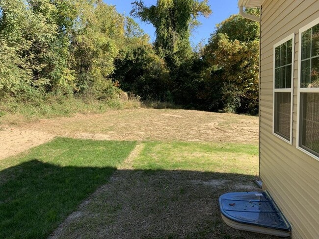 Building Photo - 101 Trails Way