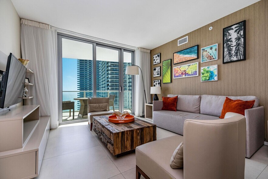 Building Photo - 4011 S Ocean Dr