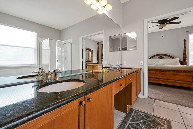 Building Photo - 8157 Sun Palm Dr