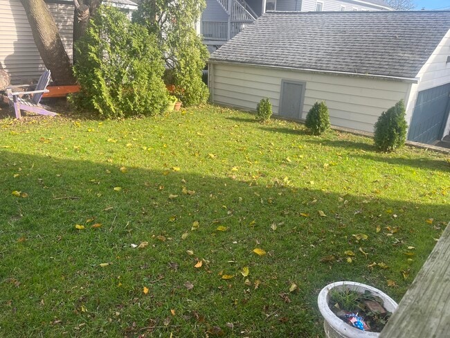 Building Photo - 136 King St