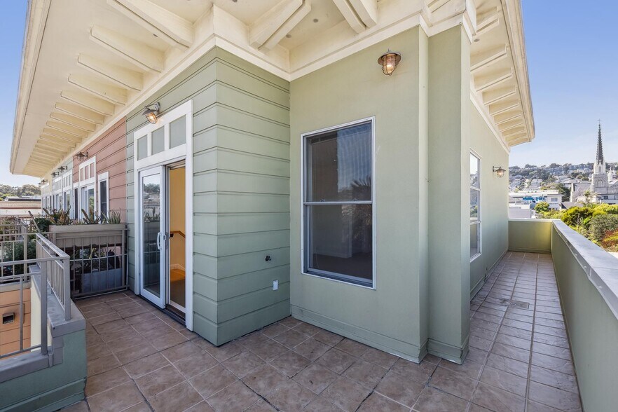 Building Photo - 1592 Dolores St