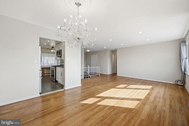 Building Photo - 1721 University Blvd W