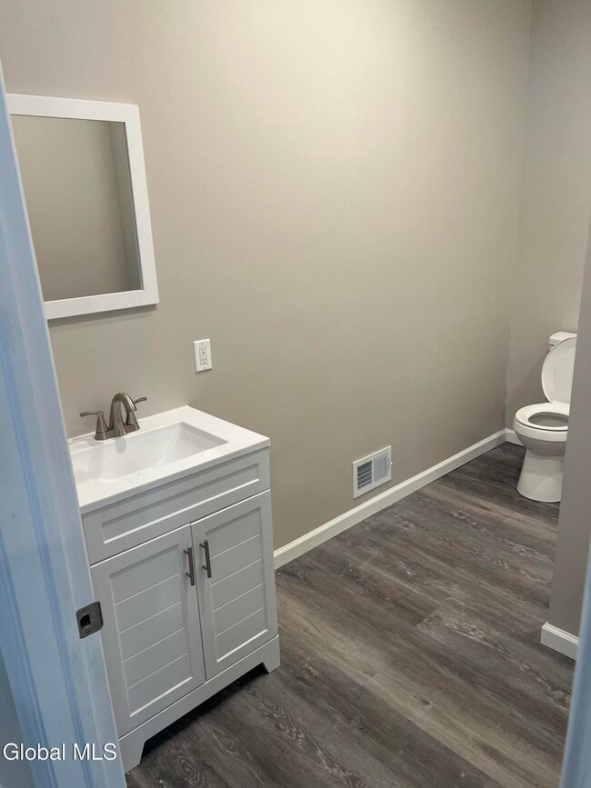 Building Photo - 253 6th Ave