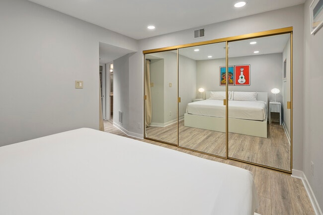 Building Photo - 3 Washington Cir NW