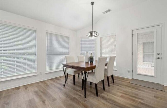 Building Photo - Gorgeous 4/BR 3/BA One-Level Home with Mod...