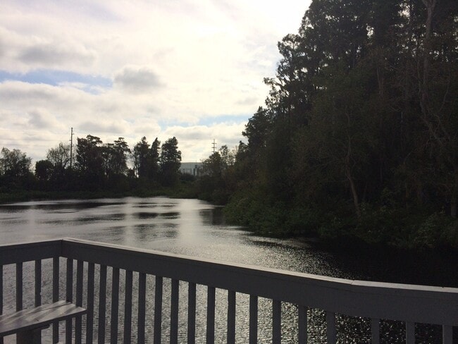 Building Photo - COMING AVAILALBE SOON! Beautiful 2/2 Townh...