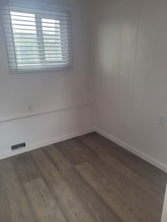 Building Photo - one bedroom with office