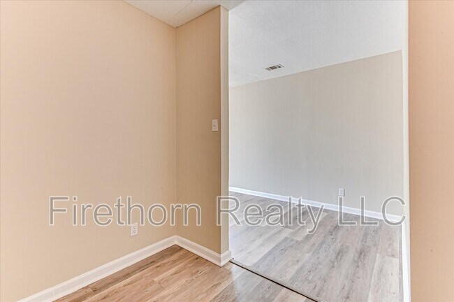 Building Photo - 1026 Weston St