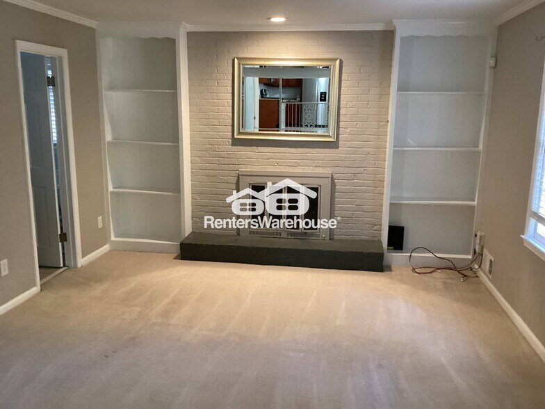 Building Photo - 4695 N Peachtree Rd