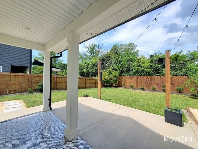 Building Photo - 5018 Double Lakes Dr