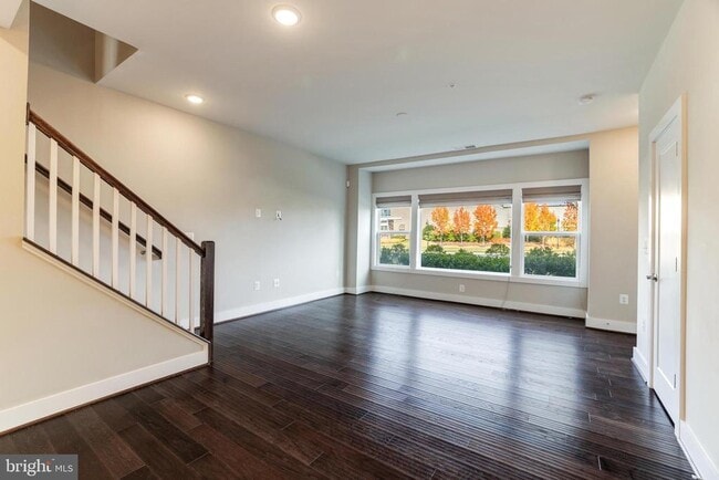 Building Photo - 44752 Tiverton Sq