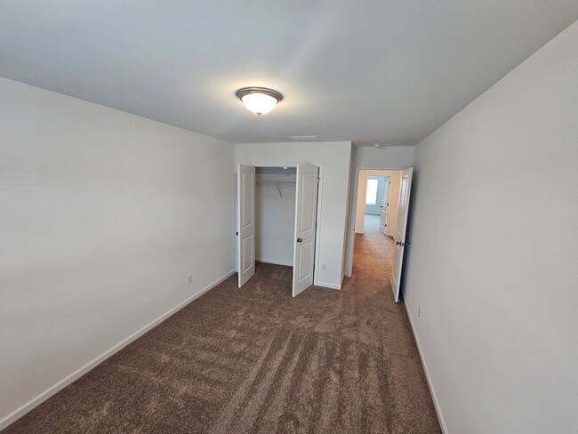 Building Photo - Beautiful Townhome in Concord! Great schools!