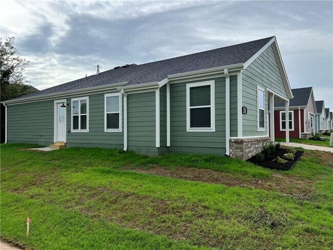 Building Photo - 590 N Cresswell Dr