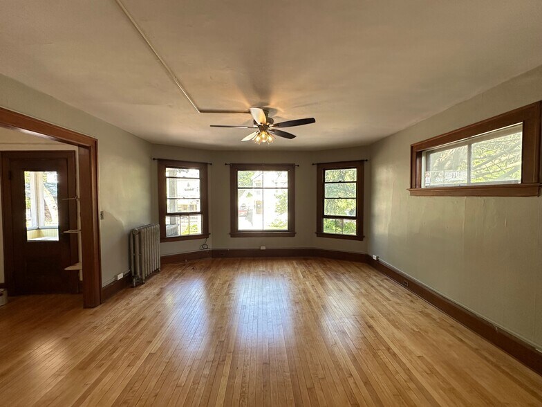 Building Photo - 287 S Winooski Ave