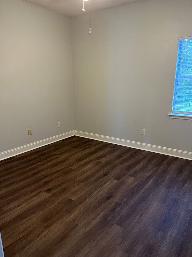 Building Photo - 250 Mayfield Dr