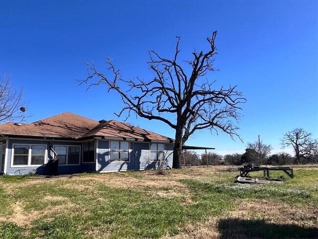 Building Photo - 162 FM 672