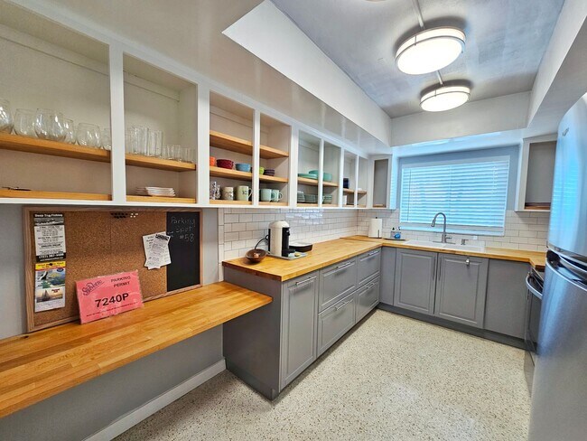 Building Photo - Fully Furnished 2 Bedroom 2 Bath St. Pete Beach Condo!