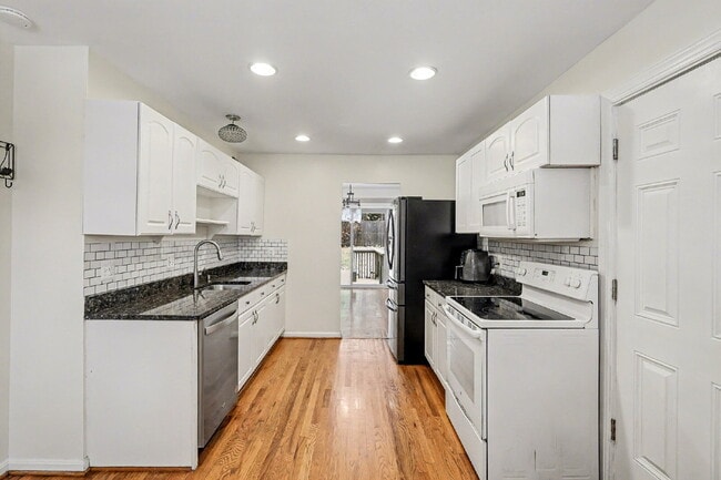 Building Photo - Welcome Home!