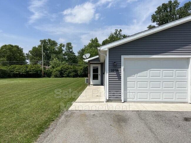 Building Photo - 2502 Alma St