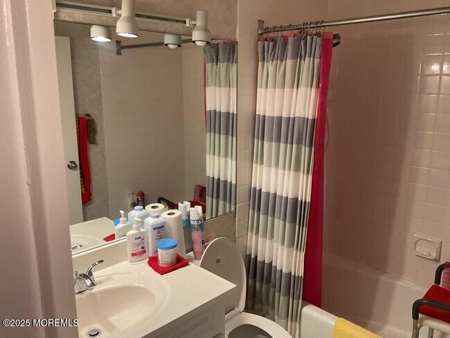 Building Photo - 1 Channel Dr